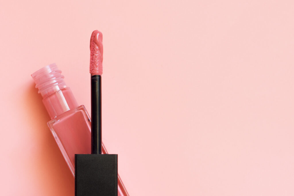 a pink color lip gloss