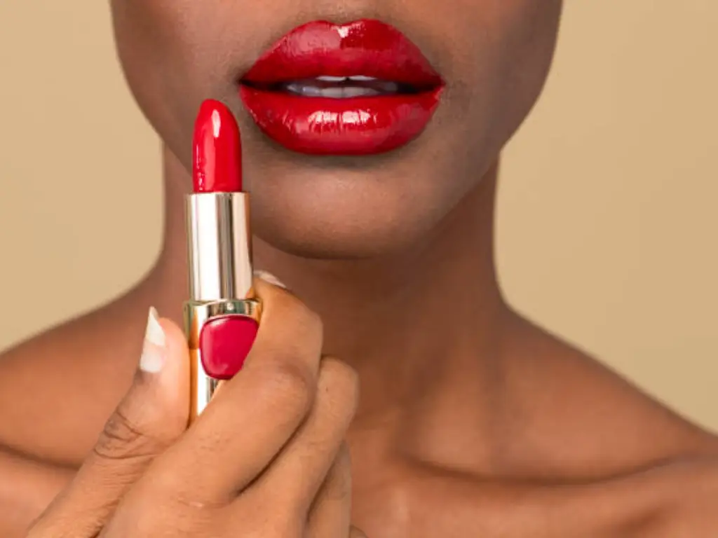 Matte vs Glossy Lipstick