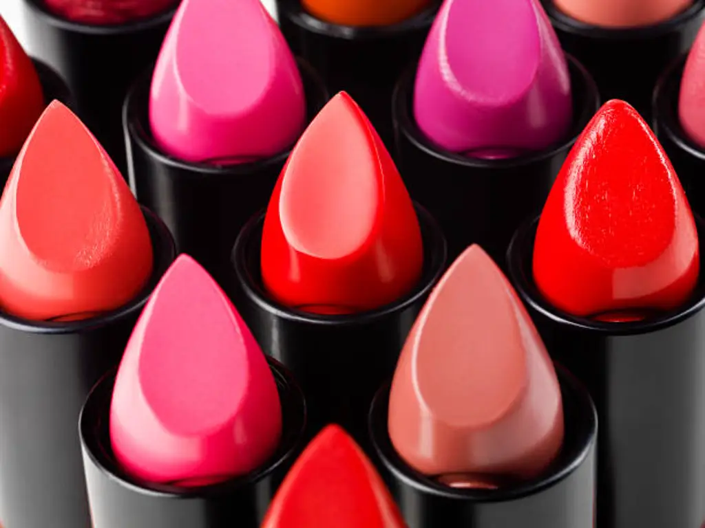 Matte vs Glossy Lipstick