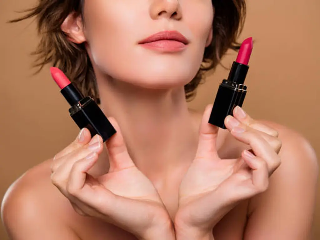 Matte Lipstick vs Satin-cover