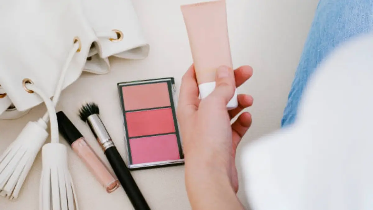 Choosing paraben-free makeup brands by skin type and product format