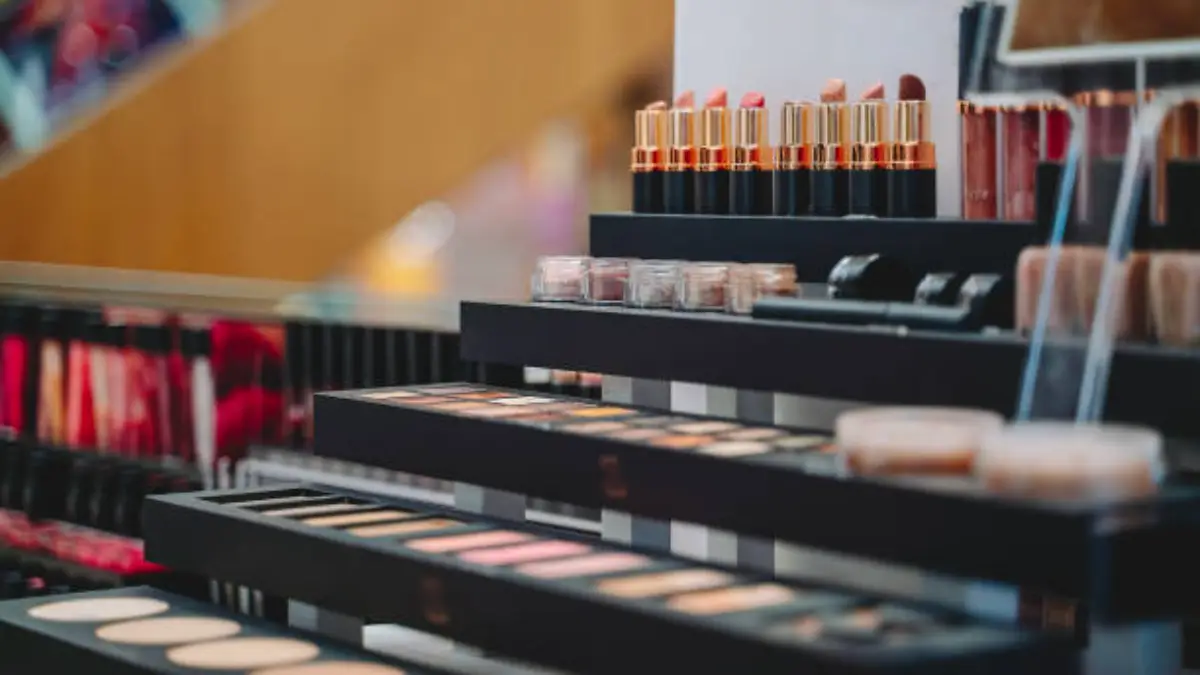 Paraben-free makeup brands shifting toward airless and anhydrous formats in 2027