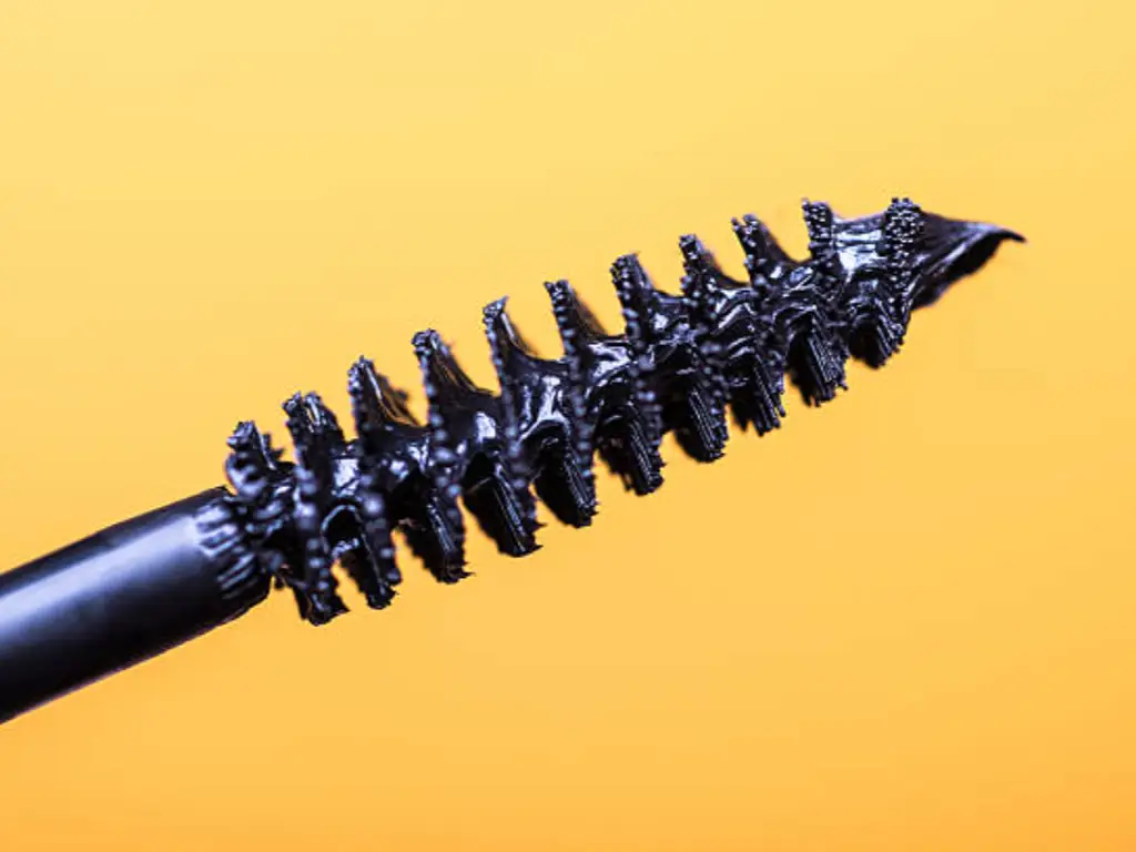 Common Mascara Formula Problems and How to Fix Them