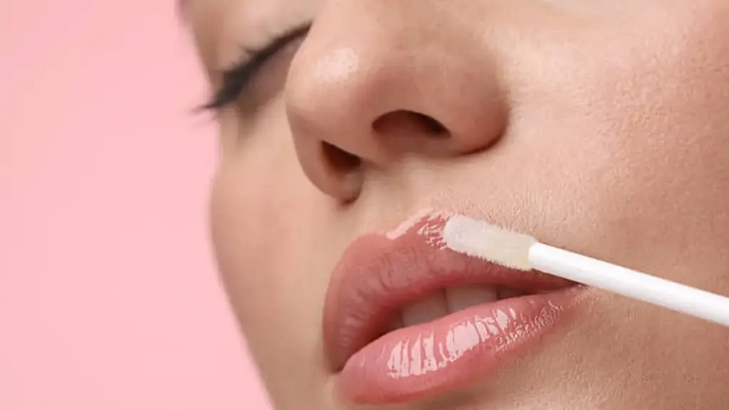 How to Create a Custom Lip Gloss Formula