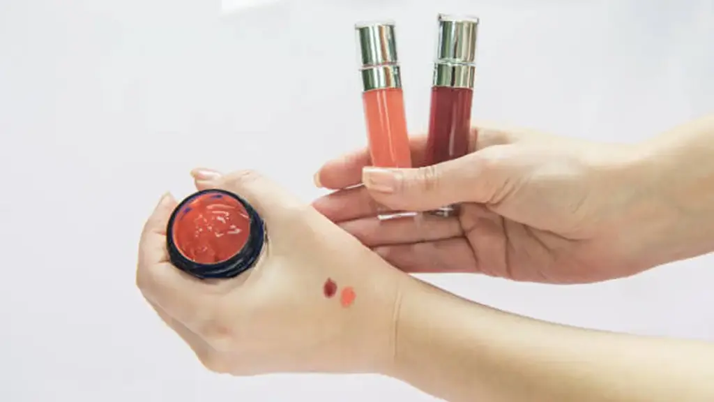 How to Create a Custom Lip Gloss Formula